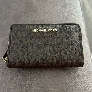 Michael Kors wallet. Great condition!